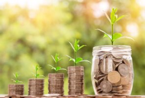 Économiser de l&rsquo;argent en tant que jeune parent : astuces pratiques